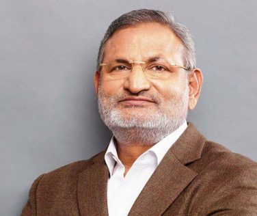 MANIKRAO KOKATE: हवामान आधारित फळ पिक विमा योजनेच्या मर्यादित कालावधीत केंद्रसरकारने मुदतवाढ करून राज्यातील फळपिक शेतकऱ्यांना ४ दिवसांचा ‘विमा’ दिलासा दिल्याची माहिती राज्याचे कृषी मंत्री अॅड. माणिकराव कोकाटे यांनी दिली आहे.  केंद्र आणि राज्य सरकारच्या समन्वयामुळे पिक विमा काढण्यासाठी शेतकऱ्यांना आता ०६ जुलै २०२५ पर्यंत अर्ज करता येणार