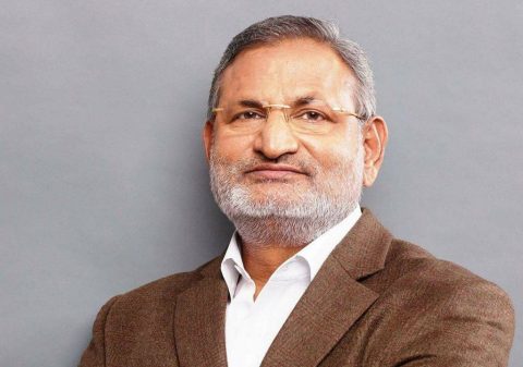 MANIKRAO KOKATE: हवामान आधारित फळ पिक विमा योजनेच्या मर्यादित कालावधीत केंद्रसरकारने मुदतवाढ करून राज्यातील फळपिक शेतकऱ्यांना ४ दिवसांचा ‘विमा’ दिलासा दिल्याची माहिती राज्याचे कृषी मंत्री अॅड. माणिकराव कोकाटे यांनी दिली आहे.  केंद्र आणि राज्य सरकारच्या समन्वयामुळे पिक विमा काढण्यासाठी शेतकऱ्यांना आता ०६ जुलै २०२५ पर्यंत अर्ज करता येणार