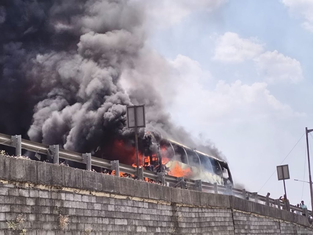 Khed Shivapur Volvo Bus Fire: A bus caught fire on Pune - Satara highway, some passengers injured