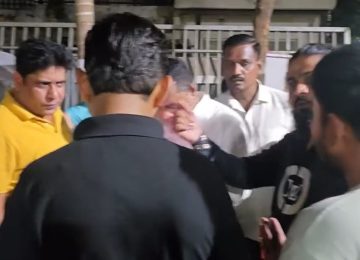 Marathi vs Non Marathi