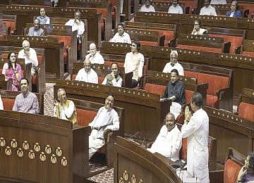 वक्फ विरुद्ध काँग्रेस: वक्फ संपत्तीच्या वादातून राजकीय संघर्ष न्यायालयाच्या उंबरठ्यावर