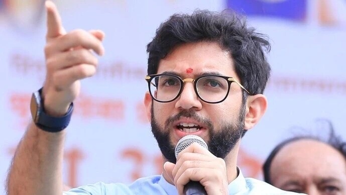 Aditya Thackeray Dream Project BKC Cycle track|महाविकास आघाडीचा सरकार असताना आदित्य ठाकरे यांच्या पर्यावरण मंत्री पदाच्या काळात आदित्य ठाकरेंचा ड्रीम प्रोजेक्ट अशी ओळख असलेल्या मुंबईतील बीकेसी मैदानावरील सायकल ट्रॅक काढून टाकण्याचा निर्णय महायुती सरकारने घेतला आहे. Aditya Thackeray Dream Project BKC Cycle track|