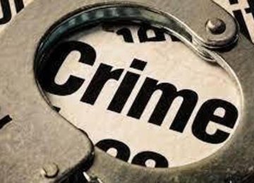 BEED NEWS: बीडमध्ये (BEED NEWS) गुन्हेगारांच्या मालिकांचं सत्र सुरूच आहे.. घरासमोर दुचाकीचा हॉर्न का वाजवला.. असं विचारल्याने रागातून आरोपींनी एका शेतकऱ्याला टेकडीवर नेवून बेल्टने आणि बुक्क्यांनी मारहाण केली..