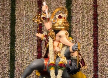 हिंदुस्थानातील पहिला सार्वजनिक गणपती असलेल्या ‘श्रीमंत भाऊसाहेब रंगारी गणपती ट्रस्ट’च्या SHRIMANT BHAUSAHEB RANGARI GANPATI वतीने वासंतिक चंदन उटी सोहळ्याचे आयोजन करण्यात आले होते.