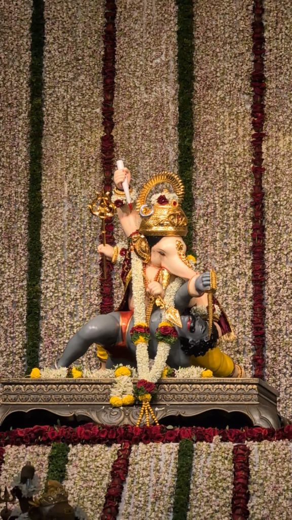 हिंदुस्थानातील पहिला सार्वजनिक गणपती असलेल्या ‘श्रीमंत भाऊसाहेब रंगारी गणपती ट्रस्ट’च्या SHRIMANT BHAUSAHEB RANGARI GANPATI वतीने वासंतिक चंदन उटी सोहळ्याचे आयोजन करण्यात आले होते.