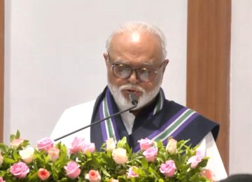 CHHAGAN BHUJBAL MINISTER अखेर छगन भुजबळ यांनी मंत्रिपदाची शपथ घेतली असून राज्याचे राज्यपाल सीपी राधाकृष्णन यांनी छगन भुजबळ यांना पद व गोपनीयतेची शपथ दिली. या शपथविधी सोहळ्याला मुख्यमंत्री दोन्ही उपमुख्यमंत्र्यांसह सुनील तटकरे प्रफुल्ल पटेल व मंत्रिमंडळातील मंत्री उपस्थित होते. CHHAGAN BHUJBAL MINISTER