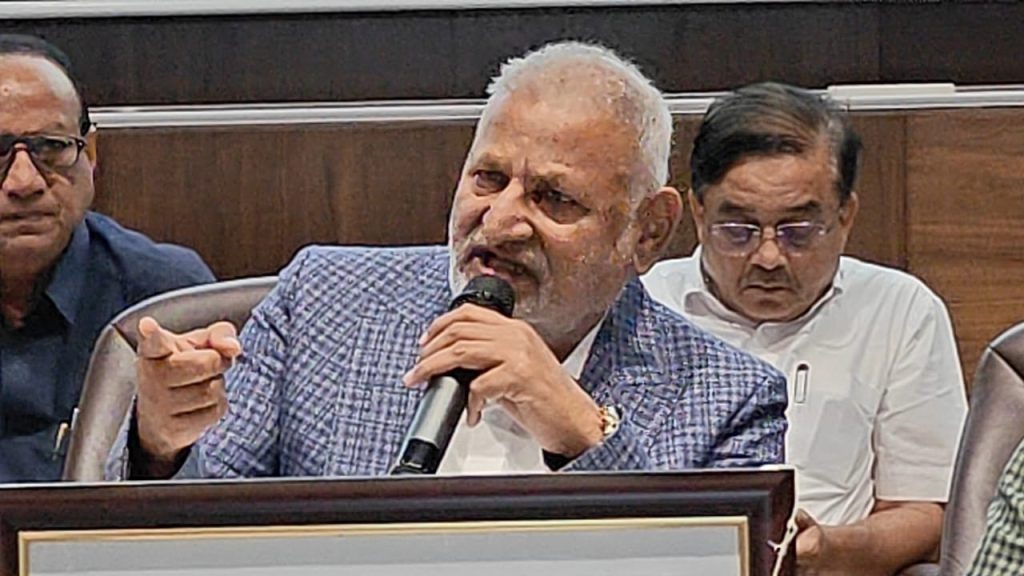 MANIKRAO KOKATE:  पुणे, दि.२४: शेतकऱ्यांचे जीवन सुरळीत होण्यासाठी, त्यांच्या जीवनात सुटसुटीतपणा आणण्यासाठी शासन प्रयत्नशील असून गेल्या सहा महिन्यात ५० ते ५५ धोरणात्मक निर्णय घेण्यात आले आहेत. शेतीला प्रोत्साहन म्हणून शेतीमध्ये भांडवली गुंतवणूक करण्यासाठी दरवर्षी पाच हजार कोटी रुपये याप्रमाणे पाच वर्षात २५ हजार कोटी रुपये देण्याचा निर्णय राज्यशासनाने घेतला आहे, असे प्रतिपादन कृषिमंत्री  ॲड.माणिकराव कोकाटे MANIKRAO KOKATE:  यांनी केले.