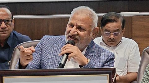 MANIKRAO KOKATE:  पुणे, दि.२४: शेतकऱ्यांचे जीवन सुरळीत होण्यासाठी, त्यांच्या जीवनात सुटसुटीतपणा आणण्यासाठी शासन प्रयत्नशील असून गेल्या सहा महिन्यात ५० ते ५५ धोरणात्मक निर्णय घेण्यात आले आहेत. शेतीला प्रोत्साहन म्हणून शेतीमध्ये भांडवली गुंतवणूक करण्यासाठी दरवर्षी पाच हजार कोटी रुपये याप्रमाणे पाच वर्षात २५ हजार कोटी रुपये देण्याचा निर्णय राज्यशासनाने घेतला आहे, असे प्रतिपादन कृषिमंत्री  ॲड.माणिकराव कोकाटे MANIKRAO KOKATE:  यांनी केले.