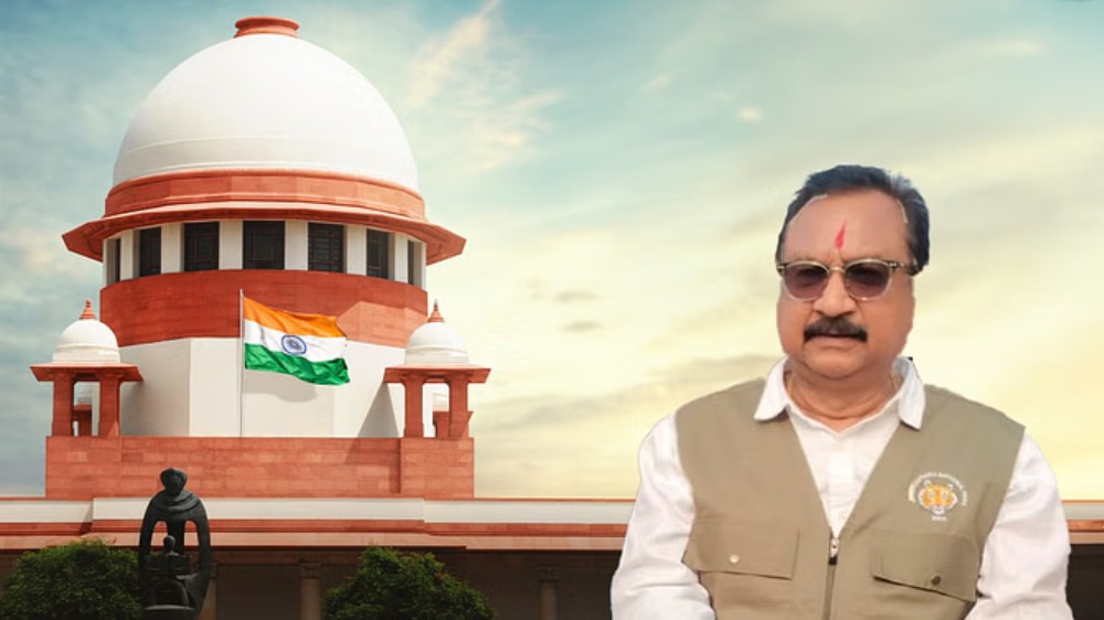 VIJAY SHAH CONTROVERSIAL STATEMENT: पृथ्वीवरील स्वर्ग म्हणून जम्मू-काश्मीरच्या पहलगामशी ओळख.. ज्याच पृथ्वीवरील स्वर्गात पर्यटनाचा आनंद घेण्यासाठी हजारोच्या संख्येने पर्यटक येत असतात. असाच पर्यटनाचा आनंद पर्यटक 22 एप्रिल ला घेत होते.. आणि अशातच दहशतवाद्यांनी या पृथ्वीवरील स्वर्गात पर्यटकांवर भ्याड हल्ला केला.. या हल्ल्यात 27 पर्यटकांचा मृत्यू झाला.. अनेक महिलांचं कुंकू पुसलं गेलं.. अनेक मुला- मुलींनी आपले वडील गमावले.. मृत पावलेल्या 27 पर्यटकांमध्ये महाराष्ट्रातील 6 तर.. तर पुण्यातील कौस्तुभ गणबोटे आणि संतोष जगदाळे हे दोन पर्यटकही मृत पावले. महिलांच्या पुसल्या गेलेल्या कुंकवाचा बदला घेण्यासाठी भारतीय सैन्यानं ऑपरेशन सिंदूर राबवत पाकिस्तान आणि पाकव्याप्त कश्मीरमधील 9 दहशतवादी तळ लक्ष करतं जोरदार हल्ला चढवला. यात शेकडो दहशतवादी ठार झाले. या पहलकाम हल्ल्याचा बदला भारताने घेतला...कर्नल सोफिया कुरेशी आणि विंग कमांडर व्योमिका सिंह यांची या मोहीमेची माहिती जगाला दिली... पण सोफिया कुरैशी यांच्याबाबत मध्य प्रदेशातील कॅबिनेट मंत्री विजय शाह यांनी वादग्रस्त विधान केल्याने देशभर त्यांच्याविरोधात संतापाची लाट उसळली..