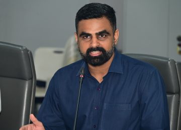 PUNE COLLECTOR JITENDRA DUDI: मावळ तालुक्यातील कुंडमळा येथे घडलेली दुर्घटना आणि त्यात झालेले ४ पर्यटकांचा मृत्यू हे अतिशय दुर्दैवी आहेत. नागरिकांच्या सुरक्षेला सर्वोच्च प्राधान्य देऊन संभाव्य दुर्घटना टाळण्यासाठी सर्व यंत्रणांनी एकत्रितपणे काम करावे.