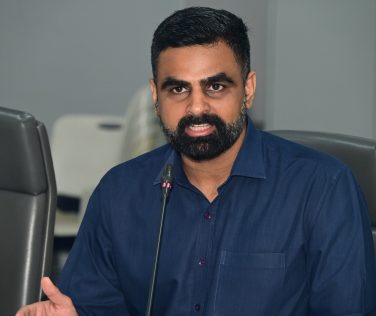 PUNE COLLECTOR JITENDRA DUDI: मावळ तालुक्यातील कुंडमळा येथे घडलेली दुर्घटना आणि त्यात झालेले ४ पर्यटकांचा मृत्यू हे अतिशय दुर्दैवी आहेत. नागरिकांच्या सुरक्षेला सर्वोच्च प्राधान्य देऊन संभाव्य दुर्घटना टाळण्यासाठी सर्व यंत्रणांनी एकत्रितपणे काम करावे.