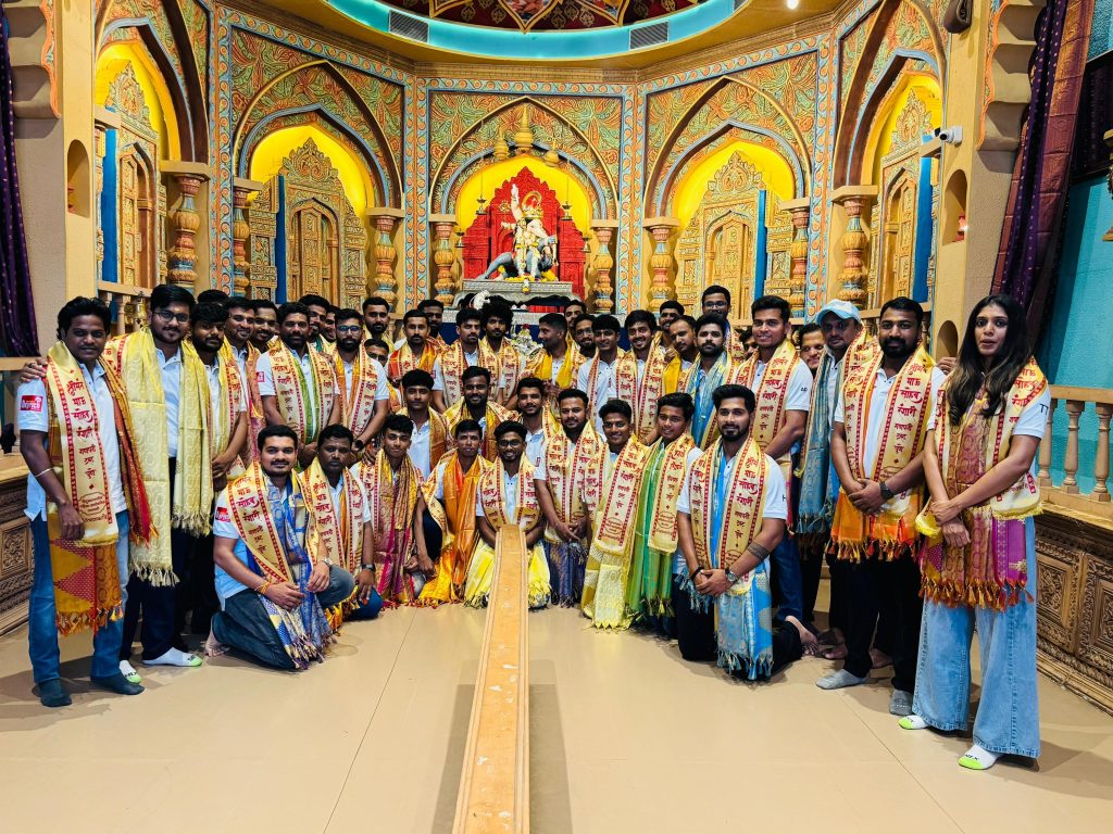 PUNIT BALAN GROUP:  महाराष्ट्र प्रीमियर लीगच्या (एमपीएल) तिसऱ्या हंगामातील चषकावर नाव कोरण्याच्या निर्धाराने ‘पुनीत बालन ग्रुप’चा ‘कोल्हापुर टस्कर’ संघ मैदानात उतरला असून या संघाने हिंदुस्थानातील पहिला सार्वजनिक गणपती श्रीमंत भाऊसाहेब रंगारी गणपती बाप्पाचे दर्शन आणि आरती करून जिंकण्याचा निर्धार व्यक्त केला.