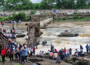 MAVAL KUNDMALA BRIDGE COLLAPSE: मावळ तालुक्यात एक धक्कादायक घटना घडली आहे.