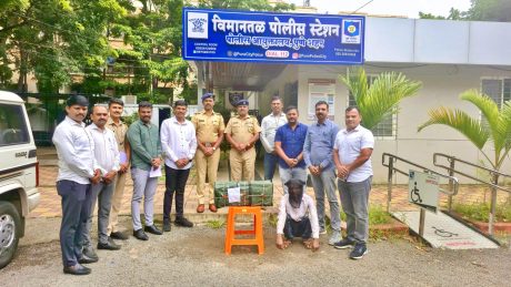 PUNE VIMANTAL POLICE:  दिनांक २२/०६/२०२५ रोजी विमानतळ पोलीस स्टेशनये हद्दीमध्ये पेट्रोलिंग करीत असताना विमानतळ पोलीस ठाणेचे तपास पथक प्रभारी पोलीस उपनिरीक्षक नितीन राठोड यांना त्यांचे गोपनिय बातमी दारागार्फत बातमी गिळाली की,