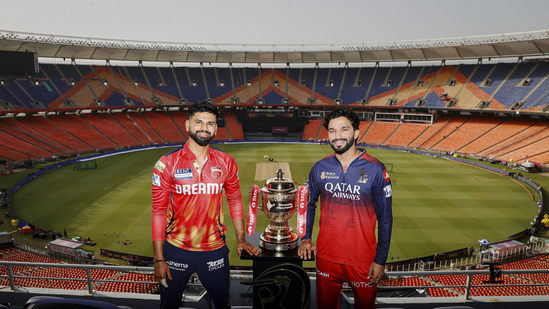RCB WIN IPL:रॉयल चॅलेंजर्स बंगळुरू (आरसीबी) ने आयपीएलमध्ये आपले पहिले विजेतेपद जिंकले आहे.