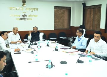 Revenue Minister Chandrashekhar Bawankule:  शेतजमिनीशी संबंधित प्रलंबित प्रकरणे मार्गी लावण्याकरीता माहे जुलैअखेर जिल्हानिहाय लोकअदालतीचे आयोजन करावे,