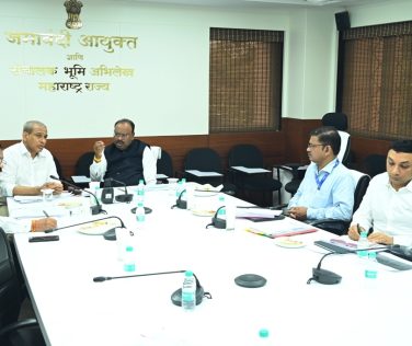 Revenue Minister Chandrashekhar Bawankule:  शेतजमिनीशी संबंधित प्रलंबित प्रकरणे मार्गी लावण्याकरीता माहे जुलैअखेर जिल्हानिहाय लोकअदालतीचे आयोजन करावे,