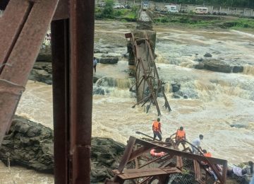 PUNE KUNDMALA BRIDGE: मावळ तालुक्यात एक धक्कादायक घटना घडली आहे.