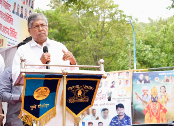 CHANDRAKANTA PATIL: पोलीस भरतीत निवड झालेल्या वीस हजार उमेदवारांचे सध्या प्रशिक्षण सुरू असून, लवकरच त्यापैकी किमान एक हजार उमेदवारांना पुणे पोलीस दलात सहभागी करून घेतले जाईल अशी माहिती उच्च व तंत्रशिक्षण मंत्री चंद्रकांत पाटील (CHANDRAKANTA PATI) यांनी आज दिली.