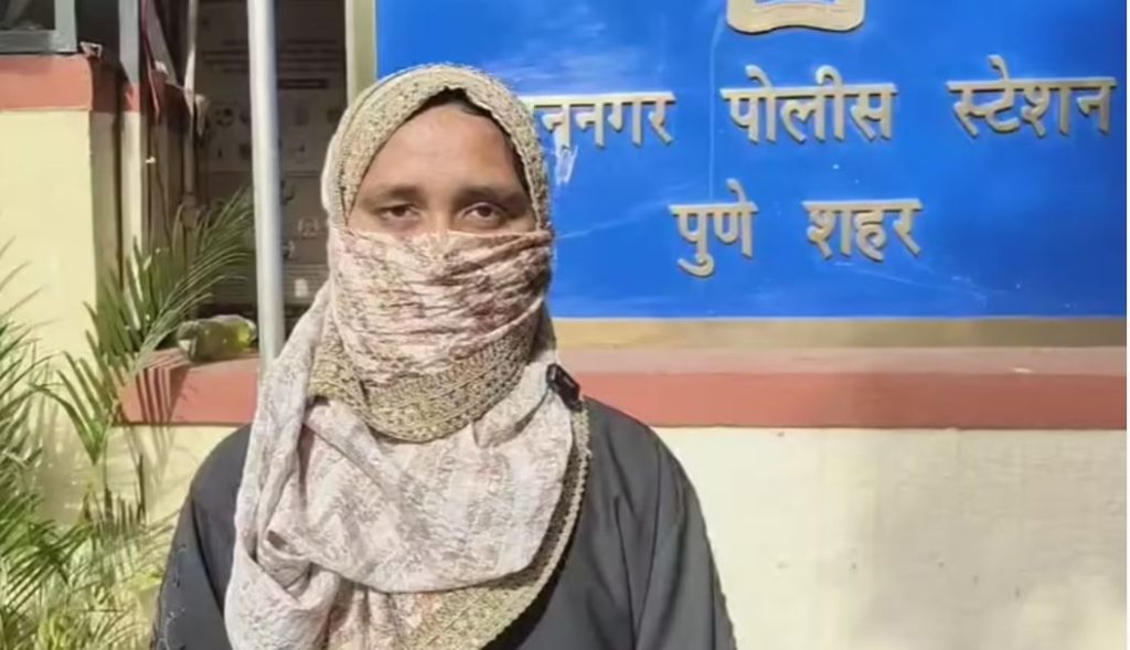 CHANDANNAGAR TEACHER CASE: अनेक शाळा, महाविद्यालय आणि खाजगी क्लासेसमध्ये विद्यार्थ्यांवर लैंगिक अत्याचारांच्या घटना समोर येत आहे. यातच भर म्हणजे आता शाळेतील एका शिक्षकाने चक्क 'तुझं कुणाशी लफडं आहे का ?', असा प्रश्न आठवीच्या विद्यार्थिनीला विचारलाय.