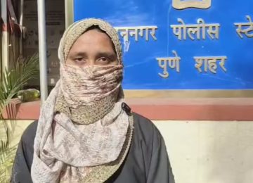 CHANDANNAGAR TEACHER CASE: अनेक शाळा, महाविद्यालय आणि खाजगी क्लासेसमध्ये विद्यार्थ्यांवर लैंगिक अत्याचारांच्या घटना समोर येत आहे. यातच भर म्हणजे आता शाळेतील एका शिक्षकाने चक्क 'तुझं कुणाशी लफडं आहे का ?', असा प्रश्न आठवीच्या विद्यार्थिनीला विचारलाय.