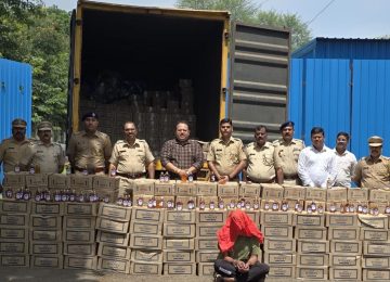 EXCISE DUTY ACTION ILLIGAL ALCOHOL: गेल्या काही दिवसांपासून राज्यात मोठ्या प्रमाणात अवैध दारूची विक्री, तस्करीच्या घटना समोर येत आहेत. त्यातच आता राज्य उत्पादन शुल्क विभागाने (EXCISE DUTY) तब्बल सव्वा कोटींची दारू जप्त करत एका आरोपीला अटकही केली आहे.