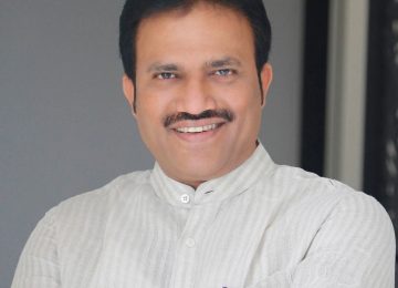 SHASHIKANT SHINDE: राज्याच्या राजकीय वर्तुळातून एक महत्त्वाची बातमी समोर आली असून राष्ट्रवादी काँग्रेस पार्टी शरदचंद्र पवार पक्षाच्या प्रदेशाध्यक्षपदी माजी जलसंपदामंत्री विधानपरिषद आमदार शशिकांत शिंदे यांची नियुक्ती करण्यात आली,