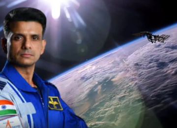 SHUBHANSHU SHUKLA EARTH RETURN भारतीय अंतराळवीर शुभांशू शुक्ला (SHUBHANSHU SHUKLA) यांच्यासह चारही अंतराळवीर (EARTH RETURN) पृथ्वीवर सुखरूप परतले आहेत. आंतरराष्ट्रीय अवकाश स्थानकात 18 दिवस राहिल्यानंतर आज दिनांक 15 जुलैला हे अंतराळवीर परतले आहेत.
