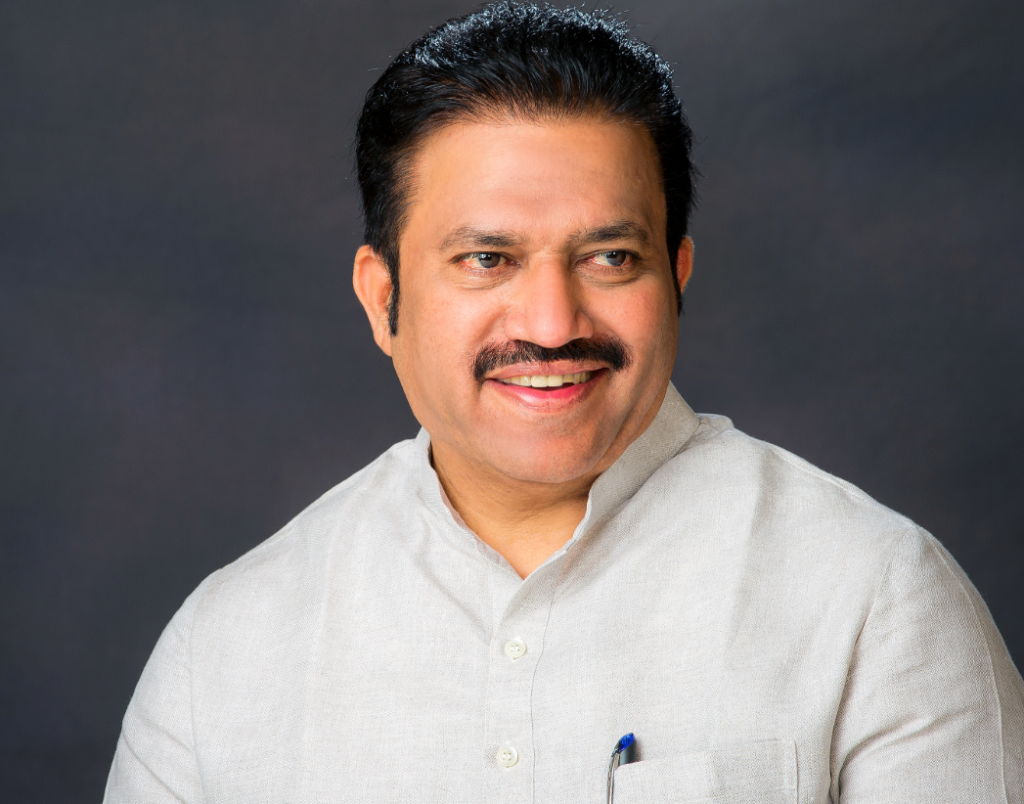 WHO IS SHSHIKANT SHINDE: राष्ट्रवादी काँग्रेस शरदचंद्र पवार पक्षाचे (NCP SP) अध्यक्ष शरद पवार (SHARAD PAWAR) यांनी भाकरी फिरवत प्रदेशाध्यक्षपदी (WHO IS SHSHIKANT SHINDE) शशिकांत शिंदे (SHASHIKANT SHINDE) यांची निवड केली..