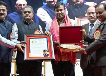 MIT RAHUL KARAD: महाराष्ट्र व गोवा बार कौन्सिल(बीसीएमजी) आणि पुणे बार असोसिएशनतर्फे लोकशाही, सुशासन व शांततेसाठी डॉ. राहुल कराड ‘एक्सलन्स अवार्ड’ ने सन्मानित.