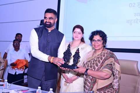 VIJAYA RAHATKAR: राष्ट्रीय महिला आयोगाकडे प्राप्त झालेल्या तक्रारीचे जलद आणि प्रभावी निराकरण करण्यासाठी महिला जनसुनावणीचे आयोजन करण्यात येत असून प्रशासनाच्या माध्यमातून पिडीत महिलांना न्याय मिळवून देत त्यांच्या चेहऱ्यावरील आनंद द्विगुणीत करण्याचे काम करण्यात येत आहे,