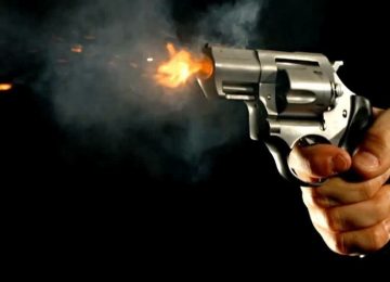 PUNE FIRING NEWS:  पुण्यात कायदा आणि सुव्यवस्थेचे तीन तेरा वाजलेत. कारण केवळ 24 तासांच्या आत पुण्यामध्ये गोळीबाराच्या (PUNE FIRING NEWS) दोन घटना घडल्यात.