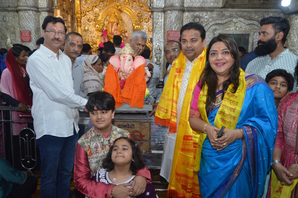 SHRIMANT DAGDUSHETH GANPATI BELGIUM: गणपती बाप्पा मोरया... मंगलमूर्ती मोरया... च्या जयघोषासह श्रीमंत दगडूशेठ गणपती की जय... चे स्वर आता थेट बेल्जियममध्ये ( BELGIUM) देखील निनादणार आहेत.