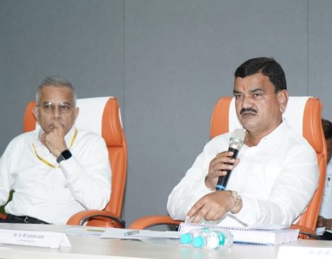 DATTATREYA BHARANE: शेतकऱ्यांना केंद्रबिंदू मानून कृषी विभागाने त्यांच्या हिताचे अनेक निर्णय घेतले असून क्षेत्रीय स्तरावरील अधिकाऱ्यांनी कृषी विभागाच्या योजनांची माहिती अधिकाधिक गरजू शेतकऱ्यांपर्यंत पोहोचवावी,