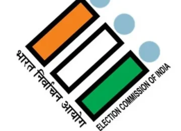 Pune Graduate Election: पुणे विभागातील पाच जिल्ह्यांमध्ये पदवीधर आणि शिक्षक मतदारसंघांच्या मतदार यादी नव्याने तयार करण्याच्या कार्यक्रमाअंतर्गत भारत निवडणूक आयोगाकडून मतदार नोंदणीसाठी ऑफलाईन सुविधेसोबतच ऑनलाईन मतदार नोंदणीची सुविधा उपलब्ध करुन देण्यात आली आहे.