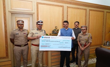 Pimpri Chinchwad Police Flood Relief Donation: ₹43.95 Lakh Cheque Handed Over to Chief Minister's Relief Fund for Flood Victims