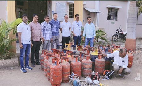 Illegal Gas Refilling in Nashik: Major Raid on Illegal Gas Refilling in Nashik; Goods Worth ₹1.5 Lakh Seized, Two Arrested