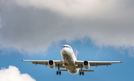 Aircraft Windshield Crack: Passenger plane’s windshield cracked before landing; Pilot’s presence of mind saves 76 lives