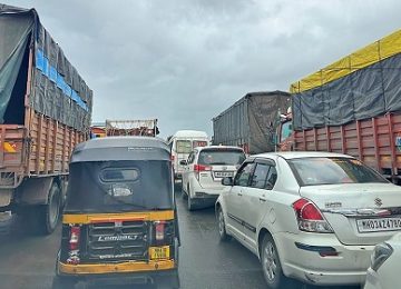 Pune Traffic Problem:Traffic chaos on Pune-Ahilyanagar Road; citizens demand urgent action
