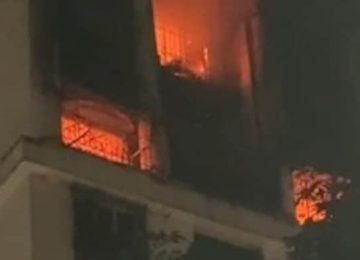 WASHI NEWS: नवी मुंबईतील वाशीतील एम.जी. कॉम्प्लेक्समधील रहेजा रेसिडेन्सी सोसायटीत मध्यरात्री भीषण आग लागली या चार जणांचा मृत्यू, तर दहा जण जखमी झालेत.