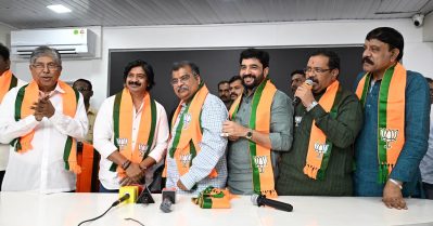 RAMESH PARDESHI JOIN BJP काही दिवसांपूर्वी पुण्यात झालेल्या बैठकीत महाराष्ट्र नवनिर्माण सेनेचे अध्यक्ष राज ठाकरेंनी मुळशी पॅटर्न फेम अभिनेता पिट्याभाई म्हणजेच रमेश परदेशी (RAMESH PARDESHI) याला आरएसएसच्या गणवेशातील फोटोवरून जाहीररित्या फटकारले होते.