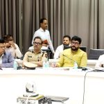 NAVALE BRIDGE l MURLIDHAR MOHOL: नवले पुल (NAVALE BRIDGE) परिसरात झालेला अपघात दुर्दवी असून यापुढे या भागात अपघात रोखण्याकरिता प्रशासनाने अल्पकालिन व दीर्घकालिन कायमस्वरुपी उपाययोजना कराव्यात, ही सर्व कामे करतांना करावयाच्या कामानुसार विभागनिहाय जबाबदारी निश्चित करावी.