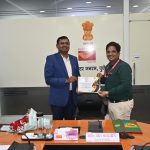 PUNE REGION POST OFFICE:  पुणे टपाल क्षेत्रीय (PUNE REGION POST OFFICE)  कार्यालयामार्फत राबविण्यात आलेल्या "दिवाळी फराळ मोहीम 2025" या विशेष उपक्रमात उल्लेखनीय कामगिरी केल्याबद्दल विविध टपाल कर्मचाऱ्यांचा सत्कार अभिजित बनसोडे संचालक, टपाल सेवा पुणे (PUNE POST OFFICE) यांच्या अध्यक्षतेखाली आज करण्यात आला.