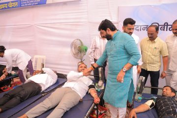 MURLIDHAR MOHOL:  शहरात रक्ताचा तुटवडा गंभीर होत असताना, पुणेकरांनी पुन्हा एकदा सामाजिक उत्तरदायित्वाच्या उच्च परंपरेचे जतन करीत, खासदार आणि केंद्रीय सहकार व नागरी हवाई वाहतूक राज्यमंत्री मुरलीधर मोहोळ (MURLIDHAR MOHOL) यांच्या वाढदिवसानिमित्त आयोजित रक्तदान महाअभियानात ५६ रक्तदान शिबिरांमधून तब्बल १० हजार ३३८ रक्तपिशव्यांचे विक्रमी संकलन केले. PUNE NAVALE BRIDGE l MURLIDHAR MOHOL : नवले पुलावरील अपघात रोखण्यासाठी काय करणार उपाययोजना?