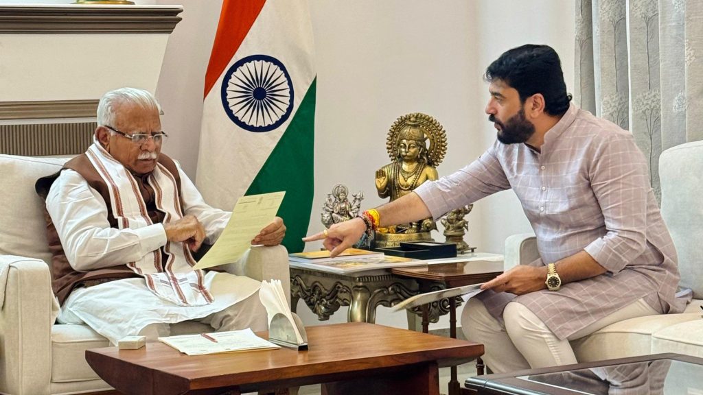 MURLIDHAR MOHOL l PUNE METRO :पुणेकरांसाठी आनंदाची बातमी. पंतप्रधान नरेंद्र मोदी यांच्या अध्यक्षतेखाली केंद्रीय मंत्रिमंडळाने पुणे मेट्रोच्या ३१.६ किलोमीटर अंतराच्या दोन विस्तारित मार्गिकांना मान्यता दिली आहे. त्यामुळे पुणे मेट्रो शहराच्या चारही बाजूला विस्तारणार असून पुण्याची सार्वजनिक वाहतूक अधिक सुरक्षित, आरामदायी आणि वेगवान होणार आहे. शहरातील मेट्रो मार्गाच्या विस्तारासाठी खासदार व केंद्रीय राज्यमंत्री मुरलीधर मोहोळ यांनी पाठपुरावा केला होता.