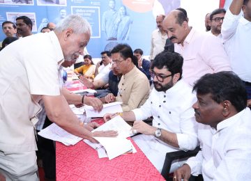 MURLIDHAR MOHOL  पुणेकरांनी खासदार म्हणून मला जबाबदारीने, अपेक्षेने निवडून दिले आहे. खासदार म्हणून नागरिकांच्या संपर्कात राहीन, असा शब्द मी दिला होता. खासदार (PUNE MP) झाल्यानंतर चौदा जनता दरबार यशस्वीरित्या पार पडले असून मी माझा शब्द पाळला आहे, असे पुण्याचे खासदार केंद्रीय राज्यमंत्री मुरलीधर मोहोळ (MURLIDHAR MOHOL ) यांनी रविवारी सांगितले.