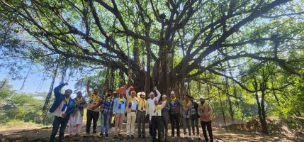 NASHIK TAPOVAN TREE  आम आदमी पार्टी राज्य प्रवक्ते मुकुंद किर्दत ,अँड प्रभाकर वायचळे, नाविंदर अहलुवालिया ,शहर अध्यक्ष अमोल लांडगे , महिला शहर अध्यक्ष शेतांबरी आहेर ,शहर संगठक अनिल कौशिक ,युवा शहर अध्यक्ष अमर गांगुर्डे ,व उपाध्यक्ष गणेश निर्भवणे , सहसंगठन प्रमुख माजिद पठाण प्रमुख ,योगेश कापसे ,गोरख मोहिते ,कलविंदर गरेवाल , राज कुमावत ,रघुनाथ चौधरी व इतर शहर पदाधिकारी कार्यकर्त्यांनी तपोवन नाशिक (NASHIK TAPOVAN TREE )येथील प्रस्तावित खाजगी साधुग्राम आणि वृक्षतोड ठिकाणी भेट दिली.