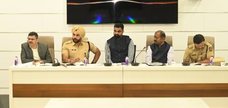 KOREGAON BHIMA: कोरेगाव  भिमा येथे विजयस्तंभास अभिवादनाकरिता येणाऱ्या अनुयायांसाठी प्रत्येक वर्षीप्रमाणे या वर्षीही योग्य ते नियोजन करण्याचे निर्देश जिल्हाधिकारी जितेंद्र डुडी यांनी आज जिल्हाधिकारी कार्यालयात झालेल्या बैठकीत दिले. यावेळी बार्टीचे महासंचालक श्री. सुनील वारे, जिल्हा परिषदेचे मुख्य कार्यकारी अधिकारी गजानन पाटील, जिल्हा पोलीस अधिक्षक संदीप गिल्ल, पोलीस सह आयुक्त सोमय मुंडे, निवासी उपजिल्हाधिकारी श्रीमती ज्योती कदम, समाजकल्याण विभागाचे सहायक आयुक्त विशाल लोंढे तसेच सार्वजनिक बांधकाम विभाग, पोलीस विभाग, पीएमपीएल, आरोग्य विभाग, पंचायत राज संस्था आणि अग्निशमन दलाचे अधिकारी बैठकीस उपस्थित होते.