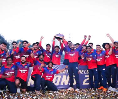 PUNIT BALAN CRICKET ACADEMY:  एमसीए मेंस कॉर्पोरेट शिल्ड टूर्नामेंट २०२५-२६ अंतर्गत खेळल्या गेलेल्या क्रिकेट सामन्यात ‘पुनीत बालन क्रिकेट अकॅडमी’च्या संघाने दमदार फलंदाजी आणि शिस्तबद्ध गोलंदाजीच्या जोरावर कपील सन्स संघावर ८० धावांनी दणदणीत विजय मिळवला. पुण्यातील स्वारगेट येथील नेहरू स्टेडियमवर पार पडलेल्या या सामन्यात नाणेफेक जिंकून प्रथम फलंदाजी करणाऱ्या पुनीत बालन क्रिकेट अकॅडमीने निर्धारीत ५० षटकांत तब्बल ४०४ धावांचा अक्षरशः डोंगर उभा केला.