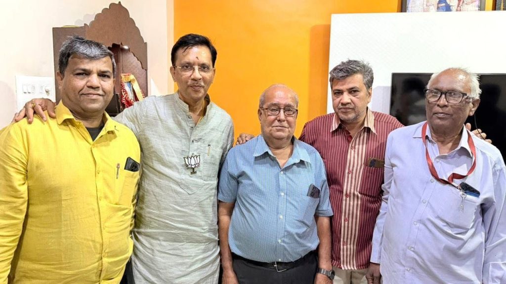 PMC GANESH BIDKAR: सक्रिय राजकारणात पदार्पण करून गणेश बिडकर (PMC GANESH BIDKAR) यांना २५ वर्षे पूर्ण झाली. महापालिकेत नगरसेवक ते सभागृहनेता अशी पदे भूषवूनही त्यांनी नेहमी सामान्य कार्यकर्ता हीच ओळख जपली आहे.